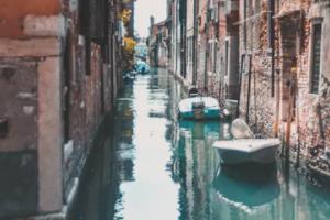 天海球员身体状况不佳，是否能赶上下一场比赛？